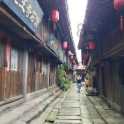 玩转吉鹿力问答社区,解锁24岁专科女和34岁硕士女哪个相亲更占优势新世界!